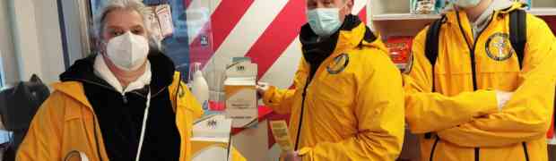 I Volontari di Scientology accolti dagli esercenti per la difesa dal contagio