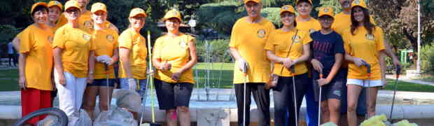 Volontari di Scientology ripuliscono i giardini Falcone e Borsellino