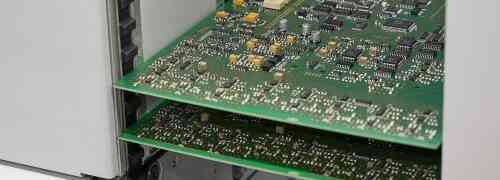 Come viene realizzato un circuito stampato?